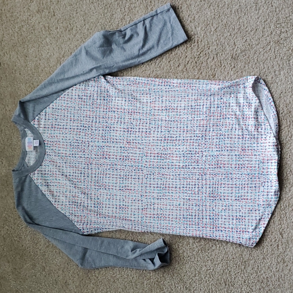 XS Lularoe 3/4 length patterned top